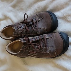 Size 12 practically brand new keen